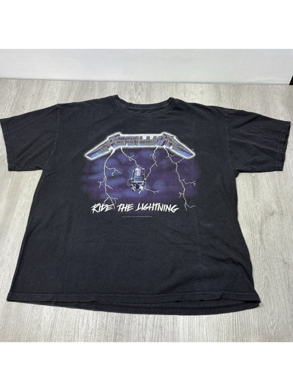 Metallica Tee Shirt Men's Medium Rock Tee Black 2016 Ride-The-Lightning